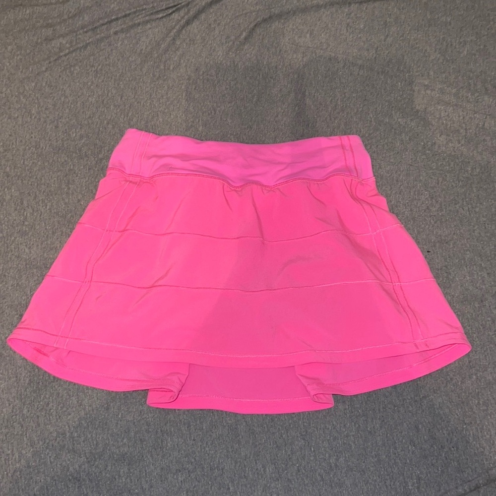 Lulu skirt in “Dark Prism.” Size 2, 15”. Has built in shorts and pockets. RARE. - Picture 2 of 3